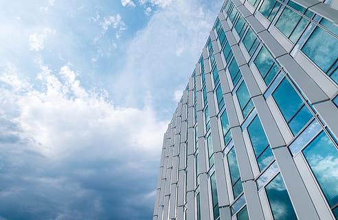 luar biasa, gedung kantor, windows., biru, langit, awan, hujan, awan - langit, eksterior bangunan, struktur yang dibangun, Arsitektur, tampilan sudut rendah, bangunan, modern, kota, hari, bahan kaca, alam, eksterior gedung perkantoran, tidak ada orang, kantor, refleksi, di luar rumah, pencakar langit, pola, 5K, CC0, domain publik, bebas royalti