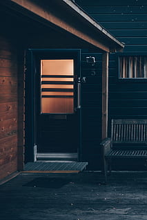 brun trädörr, fönster, byggnad, ljus, bänk, stol, arkitektur, modern design, hus, Hem, ögonblick, tystnad, tyst, lynnig, humör, komplementär, gul, blå, kanal, båthus, båt, trämaterial, dörr, inget folk, utomhus, byggnad exteriör, gammal, byggd struktur, gammaldags, röd, ingång, Fasad, kulturer, 4K, CC0, offentligt domän, royaltyfria