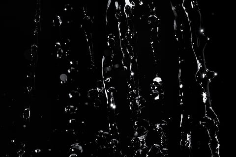 goccia d'acqua, foto ravvicinata, sfondo nero, bolla, pulito, chiaro, avvicinamento, cristallino, rugiada, bere, gocciolare, gocce, veloce, ze, h2o, liquido, liquidità, scrosciante, purezza, pioggia, goccia di pioggia, spruzzo, spray, studio, lavaggio, acqua, gocce d'acqua, bagnato, nessuno, in casa, notte, movimento, illuminato, fotogramma intero, far cadere, astratto, natura, modello, sfondi, raggiante, trasparente, buio, rinfresco, 4K, CC0, dominio pubblico, privo di copyright
