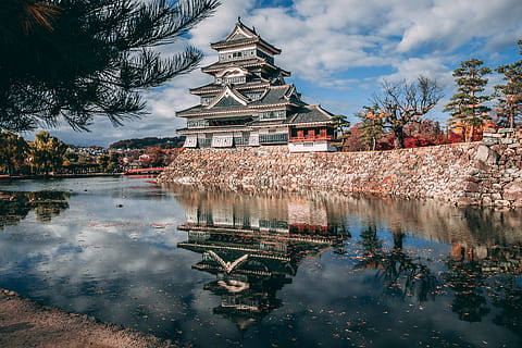 tempio della pagoda, lago, nuvoloso, cielo, architettura, costruzione, nuvole, cielo nuvoloso, ambiente, casa di culto, Giappone, paesaggio, natura, pagoda, riflessione, religione, rocce, santuario, pietre, tempio, turismo, Torre, alberi, acqua, struttura costruita, esterno dell'edificio, albero, nuvola - cielo, pianta, luogo di culto, credenza, lungomare, nessuno, spiritualità, giorno, all'aperto, 4K, CC0, dominio pubblico, privo di copyright