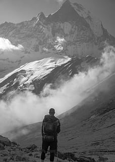 mand, vinde, rygsæk, med udsigt, bjerg, human, person, udendørs, natur, beklædning, tøj, nepal, spids, bjergkæde, annapurna base camp, vandring, frakke, is, taske, sne, fotografering, Foto, jakke, bagfra, rigtige mennesker, scenics - natur, skønhed i naturen, en person, fritidsaktivitet, herrer, livsstil, stående, rolig scene, eventyr, himmel, ro, ikke-urbane scene, ferie, bjergtop, kigger på visning, 5K, CC0, offentligt domæne, royaltyfrie