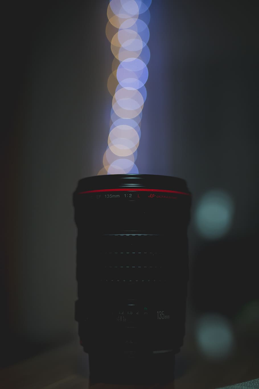 electrònica, lent de la càmera, llums, lent, lent principal, 50 mm, cànon, 135 mm, sigma, sigma art, canó 6d, canon 135mm, bokeh, llum, pantalla, monitor, llanterna, dit, il·luminat, comunicació, a l'interior, tecnologia, primer pla, centrar-se en primer pla, cap gent, connexió, nit, electricitat, equips d’il·luminació, brillant, tir de l'estudi, text, natura morta, tecnologia sense fils, generació de combustible i energia, sol objecte, guió occidental, equipament elèctric, Font d'alimentació, 4K