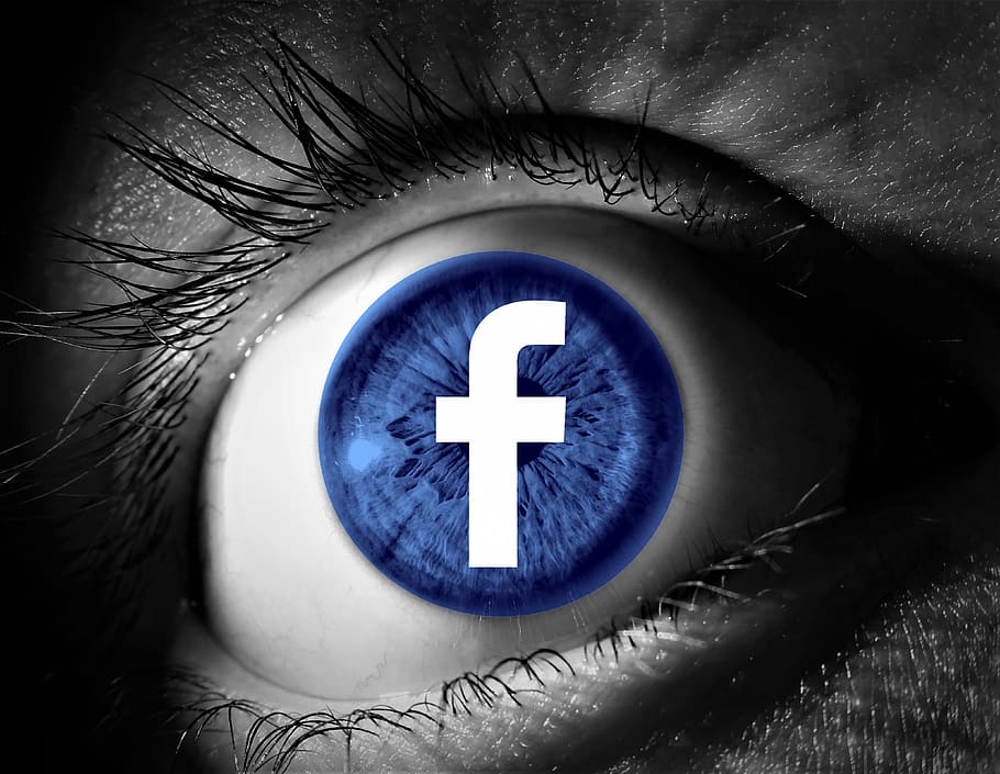 Facebook, data, sdělení, informace, Internet, technologie, spojení, vytváření sítí, společenství, sociální, síť, podnikání, jedna osoba, část lidského těla, detail, část těla, modrý, skutečných lidí, uvnitř, tvar, kruh, geometrický tvar, tvar kříže, oko, extrémní detail, dospělý, lidské oko, makro, zrak, 4K