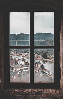 negro, de madera, enmarcado, claro, cristal de la ventana, ventana, vaso, cuadro, sombra, ligero, mirando hacia afuera, edificio, agua, arquitectura, diseño tradicional, canal, río, montaña, árbol, bosque, puente, ciudad, castillo, mirando por la ventana, cielo, nadie, viaje, scenics, ganadería, paisaje, antiguo, destinos de viaje, adentro, al aire libre, naturaleza, día, nube - cielo, paisaje urbano, 5K, CC0, dominio público, libre de derechos