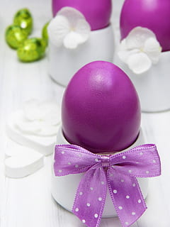 Ostereier, Eierbecher, Schleife, Rosa, Schokolade, Ostern, farbig, Eier färben, aufwendig, Osterdekorationen, Osternest, Ostergruß, Grußkarte, lila, Nahansicht, drinnen, Stillleben, keine Leute, Feier, Süss, Lebensmittel, Tabelle, Süßes Essen, pinke Farbe, Frische, Band, Essen und Trinken, Band - Nähartikel, Dessert, Dekoration, Fokus auf den Vordergrund, High Angle View, Versuchung, 4K, CC0, gemeinfrei, lizenzfrei