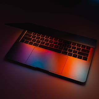 pilkas nešiojamas kompiuteris, kompiuteris, technologijos, belaidžio ryšio technologija, komunikacijos, kompiuterinė įranga, klaviatūra, ryšį, kompiuterio klaviatūra, nešiojamas kompiuteris, studija, patalpose, Kompiuterio monitorius, nėra žmonių, internetas, spalvotas fonas, kompiuterinis tinklas, naktis, tamsus, Iš arti, švyti, kompiuterio raktas, juodas fonas, pasauliniai ryšiai, grėsmingas, kompiuterinis nusikaltimas, 2K, CC0, Viešasis domenas, nemokamai
