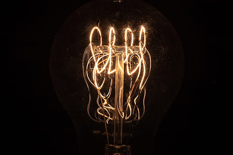 ușoară, bec, macro, idee, idei, creativitate, epocă, abstract, electricitate, lumânare, lampă, iluminat, pocal, sticlă, statie spatiala, mână, șablon, colegiu, cărucior de cumpărături, pumă, echipamente de iluminat, filament, lumina electrica, a închide, nici o persoana, lumină - fenomen natural, în interior, Fundal negru, luminos, sticlă - material, studio shot, combustibil și generarea de energie electrică, tehnologie, un singur obiect, întuneric, mişcare, luminozitate, Echipament electric, 5K, CC0, domeniu public, fără drepturi de autor