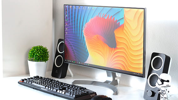 fladskærms TV, computerudstyr, desktop pc, computer, teknologi, computerskærm, kontor, indendørs, møbel, skrivebord, tastatur, forretning, computer tastatur, ingen mennesker, bord, meddelelse, fladskærm, flydende krystal display, internet, arbejder, computermus, 5K, CC0, offentligt domæne, royaltyfrie