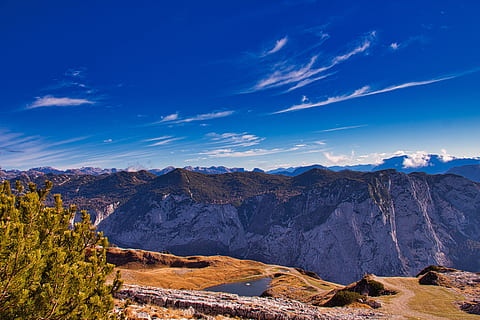 montagna, nuvole, strade, percorsi, diga, scenics - natura, cielo, ambiente, bellezza nella natura, paesaggio, nuvola - cielo, catena montuosa, natura, la tranquillità, scena tranquilla, blu, terra, scena non urbana, destinazioni di viaggio, nessuno, pianta, all'aperto, a distanza, idilliaco, semi arido, clima, montagna innevata, 5K, CC0, dominio pubblico, privo di copyright