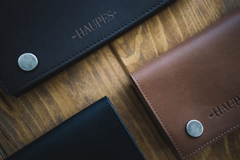 dompet, aksesoris, tambahan, teks, Italia, Venesia, kayu, detail, haupes, Kerajinan kulit, kulit, pengikat file, buku harian, folder file, tali, dasi, dokumen, kartu id, label, dalam ruangan, tidak ada orang, merapatkan, tampilan sudut tinggi, meja, komunikasi, masih hidup, aksara barat, kertas, antik, pendidikan, Book, keuangan, publikasi, tepat di atas, tembakan studio, 5K, CC0, domain publik, bebas royalti