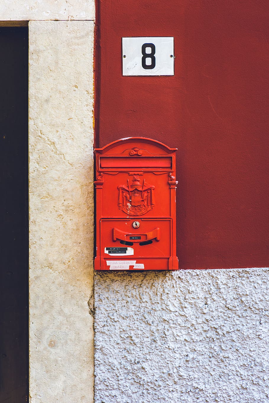 foto, rosso, cassetta postale, a cavallo, parete, antico, letterbox, casella postale, retrò, Vintage ▾, caratteristica della parete, sicurezza, architettura, struttura costruita, protezione, nessuno, Entrata, porta, esterno dell'edificio, posta, giorno, avvicinamento, scatola, scatola - contenitore, comunicazione, contenitore, all'aperto, corrispondenza, 5K