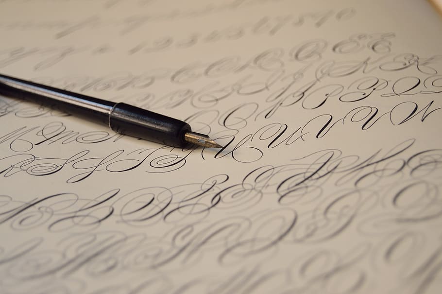 negre, ploma estilogràfica, impressió de paper, fons, borrós, cal·ligrafia, clàssic, primer pla, escriptura a mà, tinta, bolígraf, full, escriure, text, paper, instrument d’escriptura, cap gent, document, correspondència, comunicació, a l'interior, natura morta, carta, publicació, correu electrònic, vista d’angle alt, enfocament selectiu, nib, paperassa, carta d’amor, 5K