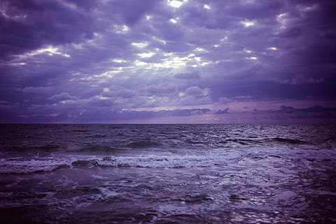 lila, Himmel, Wolken, Sturm, Ozean, Meer, Wasser, Wellen, Horizont, wolke - himmel, Horizont über Wasser, Szenen - Natur, Schönheit in der Natur, Natur, Ruhe, Bewegung, bedeckt, keine Leute, Welle, seelandschaft, Wassersport, draußen, dunkel, Wind, 5K, CC0, gemeinfrei, lizenzfrei
