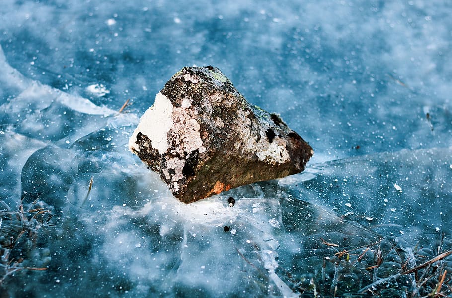brun sten, is, natur, udendørs, bjerg, sne, klippe, gletscher, vinter, vand, hav, ocean, isblå, paranormale, indvirkning, blå, spøgelse, kold, Frosset, pause, klipper, solid, rock-objekt, ingen mennesker, bevægelse, tæt på, dag, skønhed i naturen, kold temperatur, jord, sport, 5K