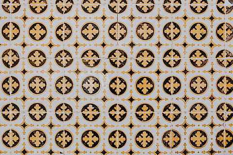 azulejos portugueses, típica, vidrado, cerâmica, azulejos, Lisboa, Portugal, fundo, parede, padronizar, telha, ninguém, quadro completo, em uma sequência, arquitetura, forma geométrica, forma, origens, fechar-se, repetição, desenhar, recurso de construção de parede, estrutura construída, círculo, dia, ordem, animal, cobertura, 5K, CC0, domínio público, royalty free
