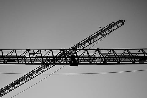 constructie, macarale, tapet, clădire, Hong Kong, China, alb-negru, mașini, cer, industrie de contructie, macara - utilaje pentru constructii, santier, dezvoltare, vedere unghiulară joasă, natură, industrie, cer senin, metal, arhitectură, construită, zi, nici o persoana, mașinărie de construcție, spațiu copie, în aer liber, înalt - înalt, siluetă, echipament de constructie, echipament industrial, platformă, 5K, CC0, domeniu public, fără drepturi de autor