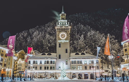 casa Alba, turn, arhitectură, clădire, Turnul cu Ceas, steag, simbol, ceas, ușoară, iarnă, oraș, urban, Sochi, steaguri, Alpi, munţi, olimpic, zăpadă, întuneric, noapte, construită, exteriorul clădirii, lăcaș de cult, copac, religie, natură, cer, destinații de călătorie, credință, iluminat, spiritualitate, plantă, înalt - înalt, în aer liber, turlă, 5K, CC0, domeniu public, fără drepturi de autor