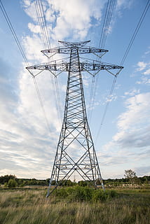 düşük, açı fotoğraf, gri, iletim kulesi, bulutlar, şimdiki, Tehlike, elektrik, enerji, çevre, çimen, yüksek, yüksek voltaj, sanayi, bitkiler, kutup, güç hattı, Güç hatları, pilon, gökyüzü, çelik, arz, teknoloji, kule, transmisyon, ağaçlar, Voltaj, teller, kablo, elektrik pilonu, yakıt ve enerji üretimi, güç kaynağı, bağ, bulut - gökyüzü, düşük açılı görünüş, alan, arazi, doğa, insansız, bitki, gün, açık havada, karmaşa, elektrikli ekipman, 5K
