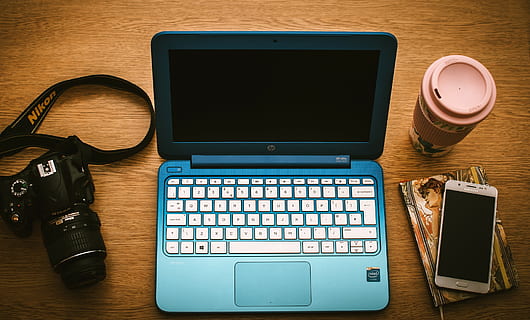 laptop, calculator, gadget, modern, tehnologie, Electronică, cercetare, muncă, Afaceri, mobil, telefon, aparat foto, dslr, fotografie, Tumblr, băutură, tehnologia fără fir, conexiune, masa, comunicare, dispozitiv portabil de informații, în interior, mobila, lemn - material, telefon inteligent, ascultare, echipamente de calcul, birou, telefon mobil, nici o persoana, ecran, natură moartă, tastatură, 1080P, CC0, domeniu public, fără drepturi de autor