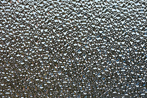 graue Oberfläche, Textur, Straße, Kies, Schotterstraße, Muster, Glas, Oberfläche, gemustert, Teppich, abstrakt, Wasser, texturiert, fallen, cristal, Kieselstein, Tropfen, Rock, Schiefer, Pfad, Autobahn, Vollbild, Hintergründe, große gruppe von gegenständen, keine Leute, Fülle, drinnen, Glas - Material, direkt darüber, Stillleben, Nahansicht, Fenster, Rau, Wiederholung, Haufen, Natur, schwarze Farbe, Struktureffekt, silberfarben, Chaos, 5K, CC0, gemeinfrei, lizenzfrei