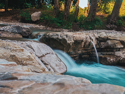 fotografía, flujo de agua, rocas, cascada, Arroyo, ambiente, fluir, bosque, paisaje, Desenfoque de movimiento, al aire libre, rápidos, río, piedras, corriente, arboles, agua, desierto, rock, árbol, sólido, paisajes - naturaleza, roca - objeto, belleza en la naturaleza, agua que fluye, naturaleza, movimiento, larga exposición, planta, tierra, nadie, escena no urbana, fluido, corriente - agua que fluye, poder en la naturaleza, la caída del agua, 4K, CC0, dominio público, libre de derechos