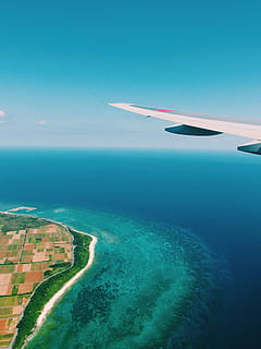 avionul de avion, ocean, apă, natură, vedere aeriene, în aer liber, peisaj, decor, mare, insulă, avion, cer, teren, coastă, plajă, atol, tropical, camp, aripă, aer, aerian, vehiculul aerian, zbor, transport, scenice - natura, călătorie, nici o persoana, albastru, mijloc de transport, frumusețe în natură, aripă de aeronave, zi, mişcare, orizontul peste apă, 4K, CC0, domeniu public, fără drepturi de autor