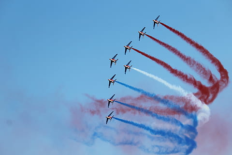 Himmel, Flug, Richtigkeit, fliegen, Flugzeug, Patrouille von Frankreich, Luft, Flugschau, Kunstflug, alphajet, Choreografie, Wohnzimmer, patrouillieren, Frankreich, Blau, Rauch, französische Flagge, Tricolor, Treffen mit Avignon, Luftfahrzeug, fliegend, Zusammenspiel, wolke - himmel, Transportmittel, Transport, Zusammenarbeit, Kampfflugzeug, Kondensstreifen, unterwegs, Rauch - physische Struktur, Flachwinkelansicht, Geschwindigkeit, Bewegung, Ebene, Auftrag, keine Leute, Fertigkeit, draußen, Luft-und Raumfahrtindustrie, 5K, CC0, gemeinfrei, lizenzfrei
