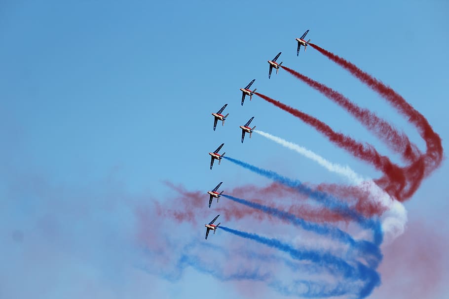 cel, vol, precisió, volar, avions, patrulla de França, aire, espectacle aeri, acrobàcies aèries, alphajet, coreografia, sala d'estar, patrulla, França, blau, fum, bandera francesa, tricolor, trobada amb avignon, avió, vehicle aeri, volant, treball en equip, núvol - cel, manera de transport, transport, cooperació, avió de combat, pista de vapor, en moviment, fum - estructura física, vista d’angle baix, velocitat, moviment, ordre, cap gent, habilitat, a l'aire lliure, indústria aeroespacial, 5K
