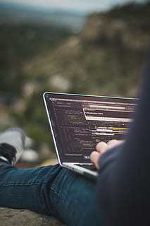 la personne, en utilisant, portable, la programmation, États Unis, facturation, pirate, ordinateur, homme, programmeur, codage, échoué, authentification, code, macbook, écran, décoration de maison, couverture, une personne, La technologie, Activité de loisir, modes de vie, journée, Vrais gens, Technologie sans fil, mise au point sélective, en portant, main humaine, lien, main, la nature, partie du corps humain, la communication, relaxation, activité, terre, fermer, en plein air, 5K, CC0, domaine public, libre de droits