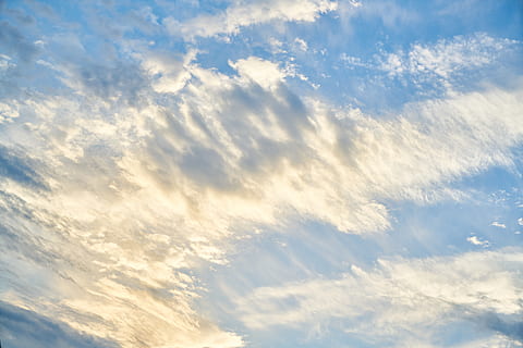 Wolke, Himmel, Solar-, dramatisch, Paradies, Landschaft, Sommer-, Atmosphäre, Blau, Luft, Wolken, Natur, Sonnenuntergang, Farbe, Morgen, öffnen, friedlich, Abends, Horizont, sauber, hoch, Hintergrund, wolke - himmel, Schönheit in der Natur, Flachwinkelansicht, Hintergründe, Ruhe, Szenen - Natur, keine Leute, ruhige Szene, draußen, Tag, idyllisch, Sonnenlicht, Wolkengebilde, weiße Farbe, Vollbild, Meteorologie, Umgebung, 5K, CC0, gemeinfrei, lizenzfrei