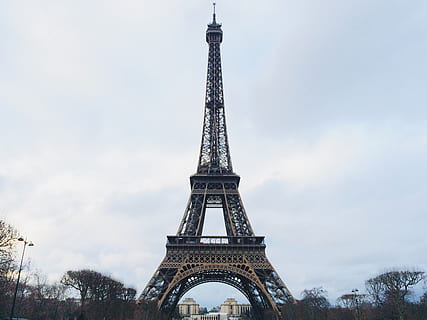 Eiffeltårnet, tårn, eiffel, arkitektur, milepæl, Frankrig, Paris, Europa, fransk, turisme, rejse, monument, symbol, europæisk, attraktion, bestemmelsessted, historisk, struktur, berømt, romantik, høj - høj, himmel, bygget struktur, rejsemål, by, fortiden, historie, lav vinkel visning, metal, sky - himmel, bygning udvendig, natur, arkitektoniske træk, dag, ingen mennesker, udendørs, jern - metal, Spir, jern, 2K, CC0, offentligt domæne, royaltyfrie