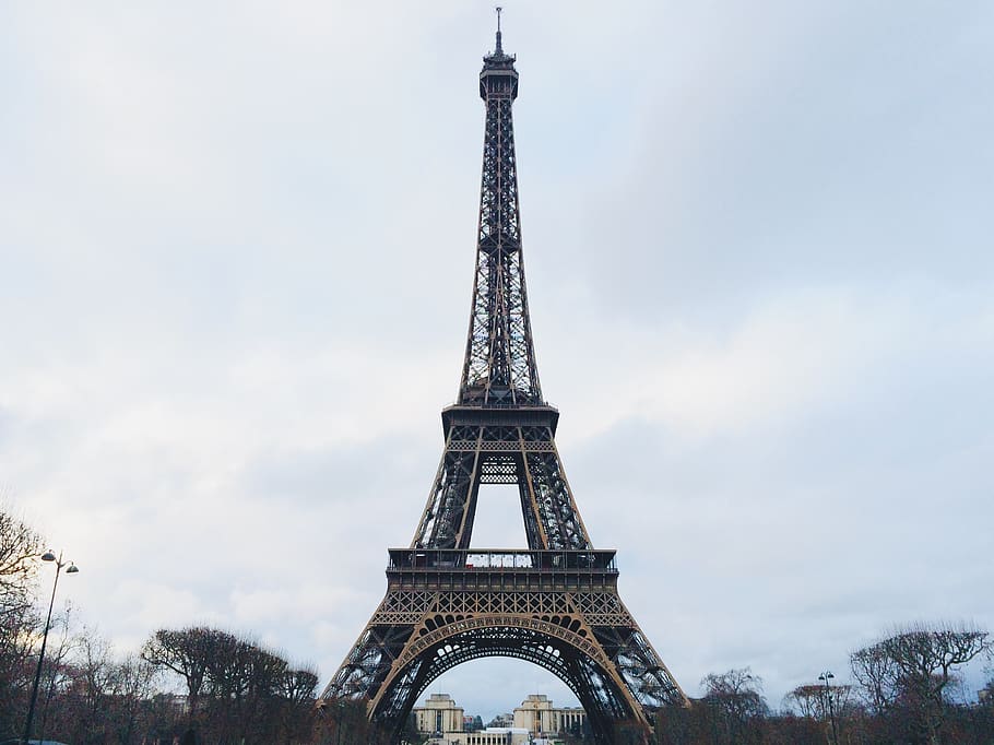 Eiffelova věž, věž, eiffel, architektura, mezník, Francie, Paříž, Evropa, francouzština, cestovní ruch, cestovat, památník, symbol, evropský, atrakce, destinace, historický, struktura, slavný, romantika, vysoká - vysoká, nebe, stavba, město, minulost, Dějiny, nízký úhel pohledu, kov, mrak - nebe, exteriér budovy, Příroda, architektonický prvek, den, nikdo, venku, železo - kov, žehlička, 2K