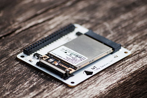 gris, negro, placa de circuito, pi frambuesa, electrónico, computadora, módulo, Pi, tablero, tecnología, fabricante, antena, receptor, de cerca, detalle, componente, disparo del producto, transmisor, lora, suministro de pi, internet de la cosa, sombrero, equipo, parte de la computadora, datos, Industria electrónica, Chip de computadora, ordenador personal, Componente eléctrico, equipo eléctrico, macro, tarjeta madre, parte de, antecedentes, UPC, disco duro, 5K, CC0, dominio público, libre de derechos