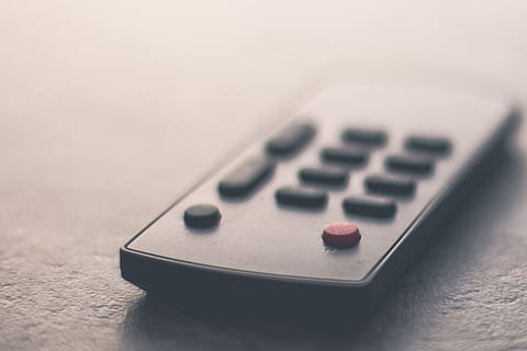 a distanza, sul pulsante, acceso spento, avvicinamento, messa a fuoco selettiva, pulsanti, elettronica, Tech, tecnologia, pulsante rosso, in casa, matematica, nessuno, tavolo, calcolatrice, natura morta, finanza, attività commerciale, ufficio, formazione scolastica, singolo oggetto, Business aziendale, concentrarsi sulle conoscenze acquisite, copia spazio, girato in studio, numero, di fila, 2K, CC0, dominio pubblico, privo di copyright