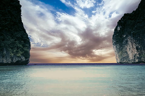 corpo, acqua, carta da parati delle isole, calma, scogliere, nuvole, idilliaco, tempo libero, tranquillo, calmo, ricreazione, panoramico, cielo, tranquillo, vacanza, mare, bellezza nella natura, scenics - natura, nuvola - cielo, scena tranquilla, la tranquillità, orizzonte sull'acqua, orizzonte, natura, lungomare, nessuno, roccia, terra, scena non urbana, formazione rocciosa, all'aperto, pila rock, 4K, CC0, dominio pubblico, privo di copyright