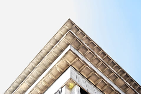 concret, 1970, brutalista, arquitectura, estructura construïda, cel, vista d’angle baix, exterior de l'edifici, cel clar, cap gent, dia, edifici, naturalesa, destinacions de viatge, columna arquitectònica, ciutat, viatjar, còpia espai, a l'aire lliure, forma de triangle, turisme, història, el passat, exterior d’edifici d’oficines, 4K, CC0, domini públic, lliure de regalies