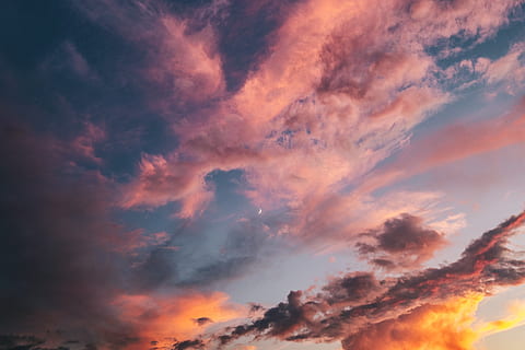 dunkler bewölkter Himmel, Himmel, Wolke, Mond, Sonnenuntergang, dramatisch, Farbe, Textur, Wolkengebilde, goldene Stunde, dynamisch, Theater, Landschaft, fujifilm, fuji, Natur, wolke - himmel, Wetter, Dämmerung, Blau, draußen, orange Farbe, Hintergründe, szenen, Sommer-, Schönheit in der Natur, Sonnenlicht, Sonne, Dramatischer Himmel, Gelb, rot, Licht - natürliches Phänomen, Sonnenaufgang - Morgendämmerung, mehrfarbig, Tag, bedeckt, lebendige Farbe, Morgen, Farbbild, Farben, hell, Luft, Stratosphäre, keine Leute, Jahreszeit, Kumuluswolke, 5K, CC0, gemeinfrei, lizenzfrei