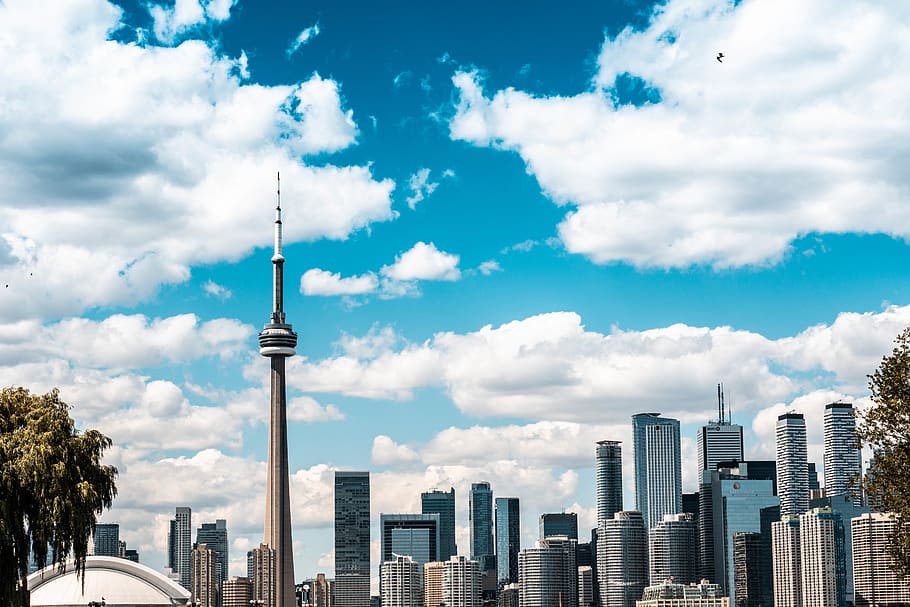 cn tower, canada, ciutat, urbà, edifici, de gran alçada, arquitectura, a l'aire lliure, naturalesa, metròpolis, edifici d'oficines, centre de la ciutat, campanar, fletxa, torre, cel, Cúmulus, núvol, temps, gratacels, barri, estructura construïda, exterior de l'edifici, núvol - cel, alta - alta, exterior d’edifici d’oficines, destinacions de viatge, paisatge urbà, dia, cap gent, horitzó urbà, modern, districte financer, comunicacions globals, 5K