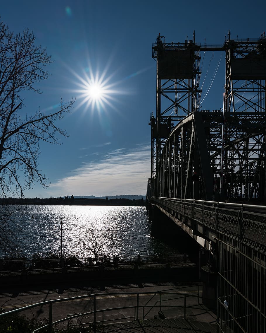 Licht, Fackel, Brücke, Gebäude, Sonnenlicht, Sonne, wa, Fluss, oder, Portland, Vancouver, die Architektur, Stadt, städtisch, Metropole, Stadt, Dorf, Ufergegend, Wasser, Geländer, gebaute Struktur, Verbindung, Himmel, Natur, Transport, keine Leute, Brücke - künstliche Struktur, draußen, Reiseziele, Linseneffekt, Baum, 4K