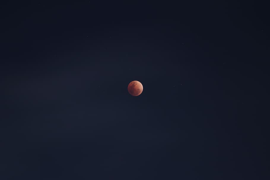 fotografia, blau, lluna, astronomia, fosc, eclipsi, tarda, lluna plena, luna, lunar, nit, fenomen, escènic, espai, esfera, cel, escena tranquil·la, escenics - natura, bellesa a la natura, tranquil·litat, naturalesa, cap gent, còpia espai, vista d’angle baix, idíl·lic, fenomen natural, Lluna planetària, cel clar, majestuós, astrologia, espai i astronomia, llum de la lluna, 4K