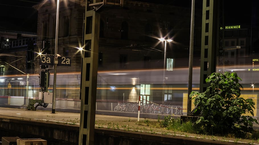 ประเทศเยอรมัน, รถไฟ, สถานีรถไฟ, รางรถไฟ, รถไฟผี, ผี, พื้นหลัง, Technik, longexposure, วอลล์เปเปอร์, กลางคืน, ส่องสว่าง, ภายนอกอาคาร, โครงสร้างที่สร้างขึ้น, สถาปัตยกรรม, เมือง, โปร่งใส, ถนน, หน้าต่าง, แก้ว - วัสดุ, ไฟถนน, การขนส่ง, อุปกรณ์ให้แสงสว่าง, ไม่มีคน, โหมดการขนส่ง, การขนส่งทางรถไฟ, กลางแจ้ง, การขนส่งสาธารณะ, การสะท้อน, เบา, 5K