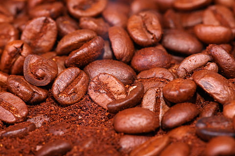mongeta, fons, macro, patró, menjar, beure, fosc, fotografia, Munt, mocha, ningú, agricultura, còpia, blanc, cafè, marró, horitzontal, ple, gourmet, torrat, negre, llis, primer pla, no alcohòlic, resum, aromatitzat, marc, perfumat, textura, llavor, grup, color, objectes, ingredient, espai, imatge, gran, frescor, menjar i beguda, enfocament selectiu, menjar dolç, gran grup d'objectes, cap gent, a l'interior, abundància, dolç, postres, marc complet, berenar, cafè - beguda, temptació, indulgència, gra de cafè torrat, 5K, CC0, domini públic, lliure de regalies