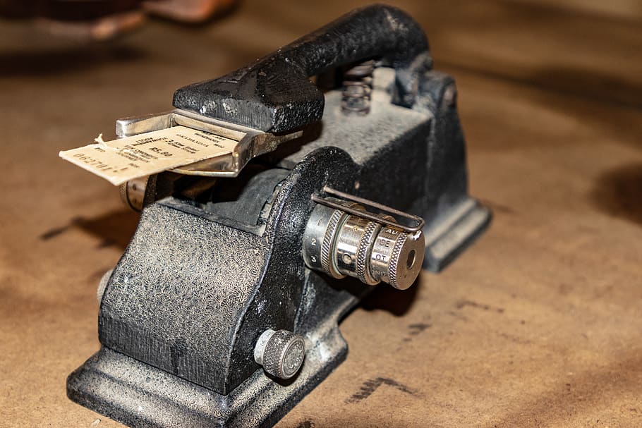 màquina, mocador, armament, pistola, arma, torn, eix de transmissió, fusta, espiral, bobina, rotor, fre, va parlar, motor, projector, roda d'aliatge, roda, fusta dura, eix, PC, metall, Finances, primer pla, cap gent, negocis, natura morta, a l'interior, centrar-se en primer pla, vell, finances i indústria de les empreses, seguretat, protecció, tecnologia, taula, força, equipament, sol objecte, ocupació, entrenament esportiu, economia, entrenament de pes, 5K