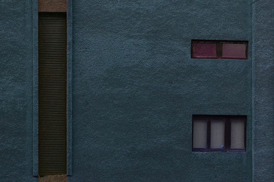 paret pintada de gris, arquitectura, concret, disseny, exterior, a l'aire lliure, aspre, superfície, textura, paret, finestres, exterior de l'edifici, estructura construïda, finestra, cap gent, dia, funció de construcció de parets, primer pla, marc complet, edifici, patró, fons, blau, porta, seguretat, entrada, gris, barri residencial, marc de finestra, 4K