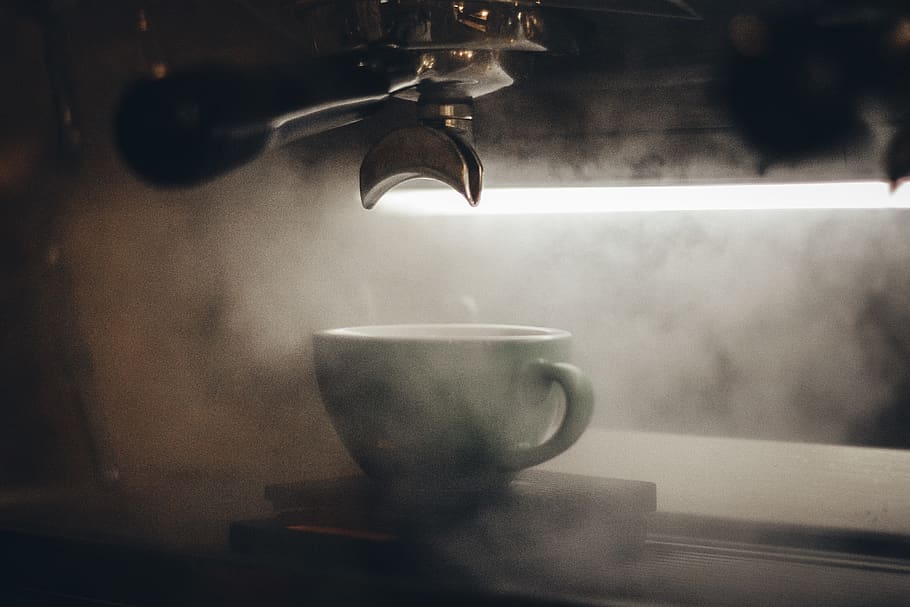 tassa, cafetera exprés, borrós, primer pla, cafè, màquina de cafè, Cafetera, tassa de cafè, tassa de café, fosc, deliciós, beure, espresso, boira, menjar, calenta, estris de cuina, habitació, vapor, natura morta, refresc, menjar i beguda, a l'interior, cafè - beguda, cap gent, taula, vaixella, beguda calenta, equips d’il·luminació, absència, fum - estructura física, tassa de te, llum elèctrica, 4K