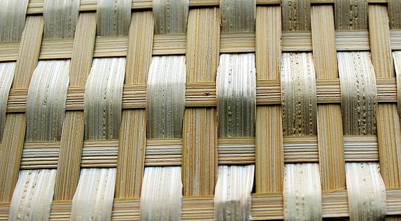 model, textura, trena, el rerefons, fons de pantalla, teixir, artesania, simetria, l'estructura de la, factura, ornament, producte de vímet, superfície, avió, regularitat, material de fusta, marc complet, patró, fons, cap gent, dia, primer pla, marró, costat a costat, barrera, límit, repetició, en fila, a l'aire lliure, tanca, arquitectura, estructura construïda, material de bambú, vista d’angle alt, 2K, CC0, domini públic, lliure de regalies