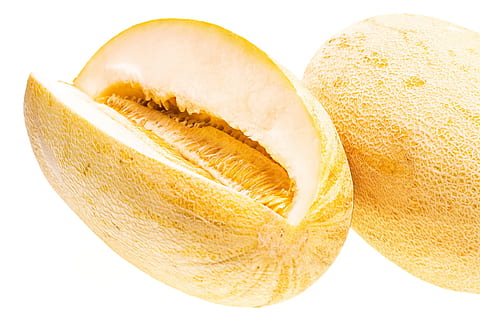 meloni, koko, yksittäinen, kypsä, verkkomeloni, trooppinen, keltainen, maukas, terve, vitamiini, cantalupe, hedelmä, tuore, ruoka, mehukas, ruoka ja juoma, valkoinen tausta, hyvinvointi, terveellinen ruokavalio, studio ammuttu, leikata, tuoreus, lähikuva, sisällä, viipale, ei ihmisiä, terveiden elämäntapojen, asetelma, sitrushedelmä, kaksi kohdetta, antioksidantti, välipala, 720P, CC0, public domain, rojaltivapaa
