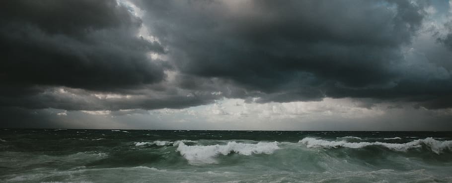 storm, vand, storm sky, tordenvejr, sky - himmel, hav, miljø, skønhed i naturen, dramatisk himmel, overskyet, våd, bevægelse, magt i naturen, regn, himmel, cloudscape, bølge, natur, ildevarslende, horisont over vand, mørk, skybrud, ingen mennesker, udendørs, vind, 4K