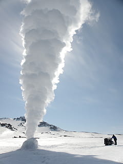 paren, Jet, post, fumarole, goed, thermische lente, heet land, kamchatka, de mutnovsky-vulkaan, sneeuw, winter, ijs-, koud, bevroren, vorst, landschap, hemel, koude temperatuur, rook - fysieke structuur, natuur, berg-, schoonheid in de natuur, dag, witte kleur, milieu, wolk - lucht, scenics - natuur, reizen, buitenshuis, zonlicht, incidentele mensen, avontuur, land-, met sneeuw bedekte berg, verontreiniging, kracht in de natuur, 2K, CC0, publiek domein, royaltyvrij