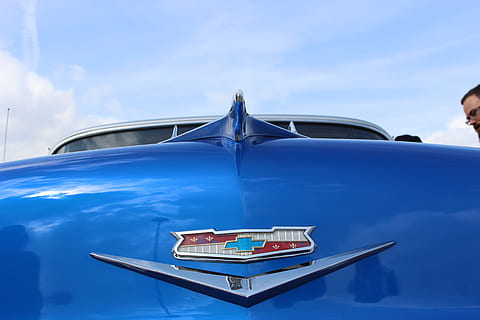 oldtimer, vanha, auto, klassikko, autojen, retro, vuosikerta, pkw, nostalgia, kiiltävä, kromi, urheiluauto, sininen, maali-, kuljetustapa, kuljetus, pilvi - taivas, moottoriajoneuvo, taivas, päivä, luonto, matkustaa, vintage-auto, maa-ajoneuvo, ulkona, tuulilasi, retro-tyylinen, ylellisyys, ei ihmisiä, edestä, matka, matkalla, 5K, CC0, public domain, rojaltivapaa